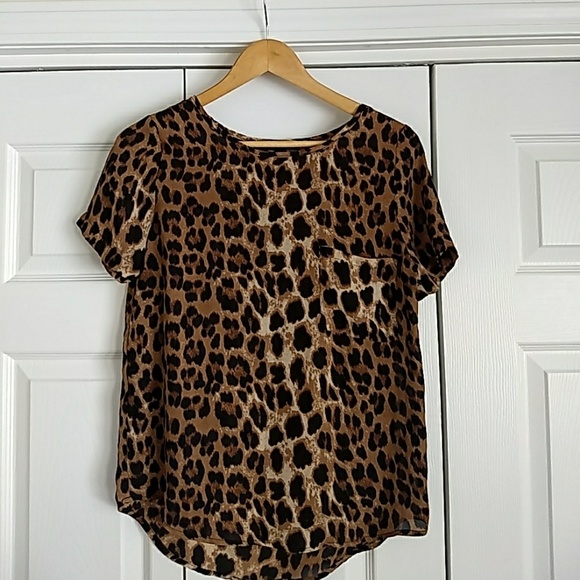 Olivaceous Tops - Silky Leopard Print tee